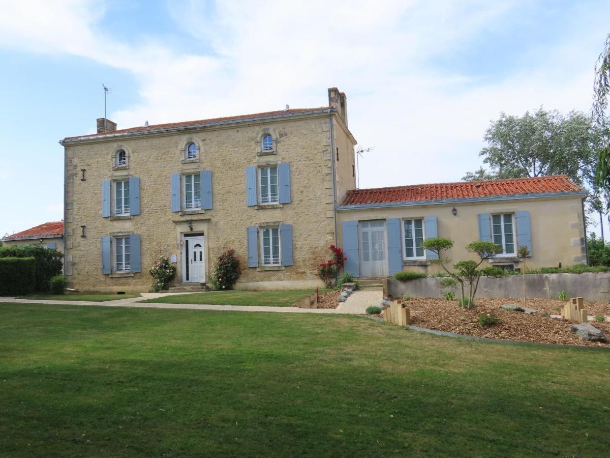 Chambres D'Hotes Le Tilleul Saint-Hilaire-des-Loges Exterior foto