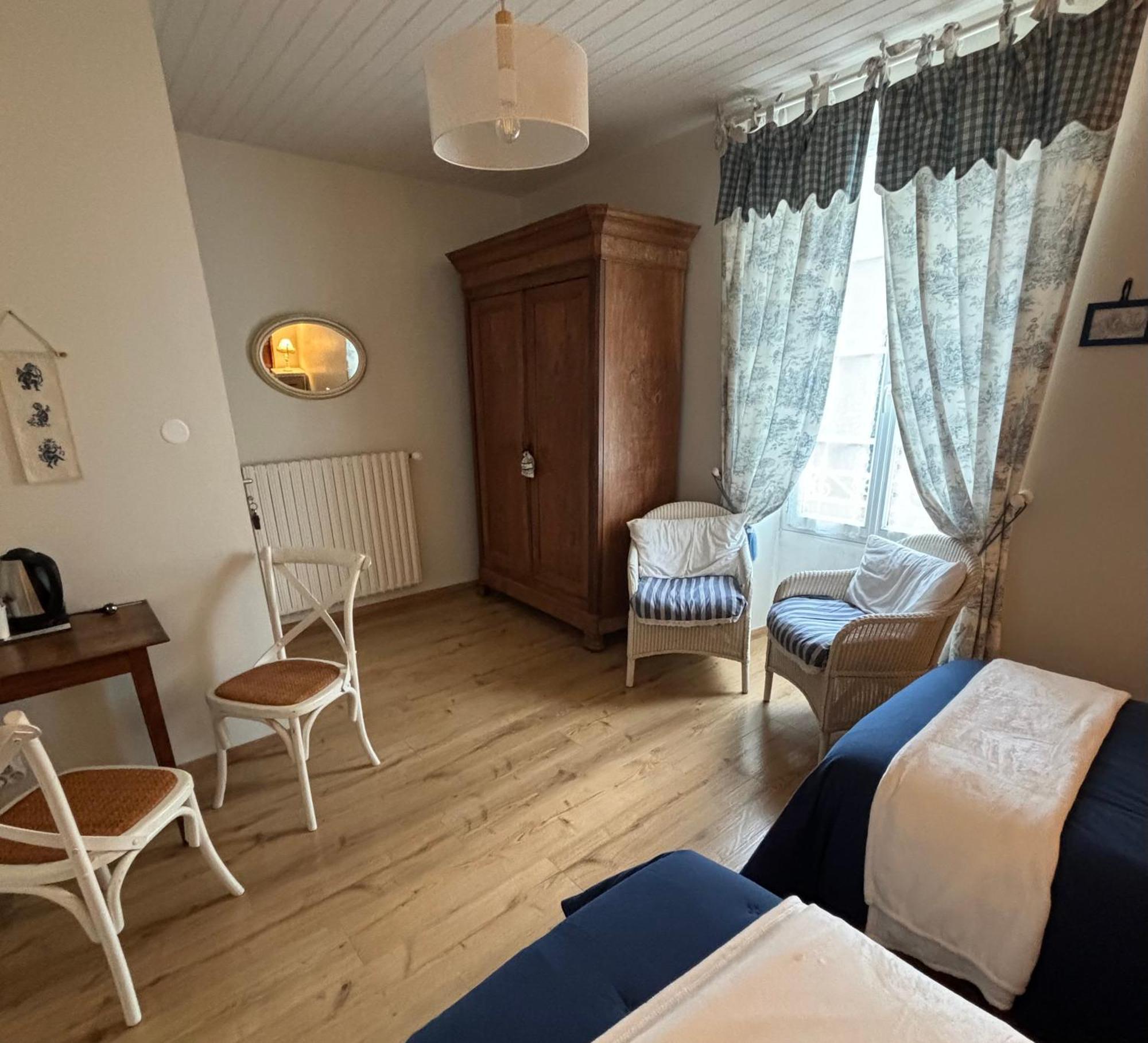 Chambres D'Hotes Le Tilleul Saint-Hilaire-des-Loges Exterior foto
